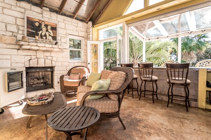 Modern Texas Hill Country Suite Rental for Four near San Antonio - Helotes, Texas - glamping.directory