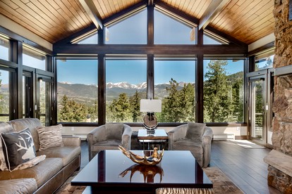 Remarkable Retreat: Majestic Vistas Near Rocky Mountain National Park Await in Our Rental - Estes Park, Colorado - glamping.directory