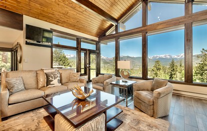 Remarkable Retreat: Majestic Vistas Near Rocky Mountain National Park Await in Our Rental - Estes Park, Colorado - glamping.directory