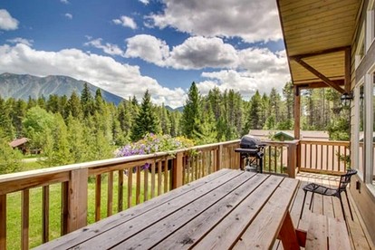 Sunny Mountain Cabin for a Group Getaway in West Glacier, Montana - West Glacier, Montana - glamping.directory