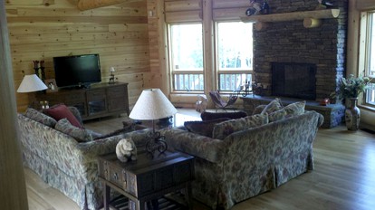 Magnificent Log Cabin for a Family Winter Getaway in the Catskills, New York - Parksville, New York - glamping.directory