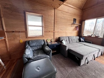 Family Adventure Cabin With Lake View, Barn Animals, Kayak Rentals and Trails in Houston, Alaska - Houston, Alaska - glamping.directory