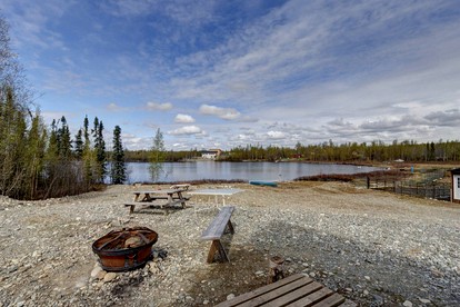 Family Adventure Cabin With Lake View, Barn Animals, Kayak Rentals and Trails in Houston, Alaska - Houston, Alaska - glamping.directory