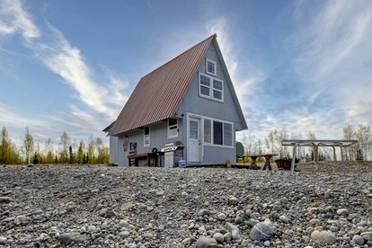 Family Adventure Cabin With Lake View, Barn Animals, Kayak Rentals and Trails in Houston, Alaska - glamping.directory