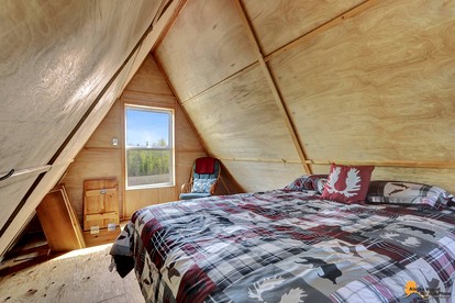 Family Adventure Cabin With Lake View, Barn Animals, Kayak Rentals and Trails in Houston, Alaska - Houston, Alaska - glamping.directory