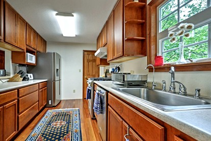 Spacious Mountain-View Retreat with Hot Tub Near Trails and Downtown in Juneau, Alaska - Juneau, Alaska - glamping.directory