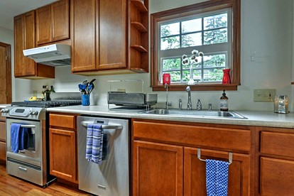 Spacious Mountain-View Retreat with Hot Tub Near Trails and Downtown in Juneau, Alaska - Juneau, Alaska - glamping.directory