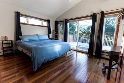 Spacious Mountain-View Retreat with Hot Tub Near Trails and Downtown in Juneau, Alaska - Juneau, Alaska - glamping.directory