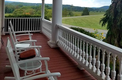 Charming Vacation Rental for Two at a Bed and Breakfast in Berkeley Springs, West Virginia - Berkeley Springs , West Virginia - glamping.directory
