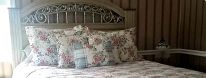 Charming Vacation Rental for Two at a Bed and Breakfast in Berkeley Springs, West Virginia - Berkeley Springs , West Virginia - glamping.directory