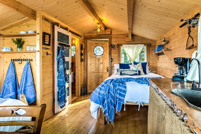 Unique Waterfront Cabin Rental with Access to the Beach near Homer in Southern Alaska - Seldovia, Alaska - glamping.directory