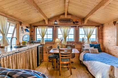 Unique Waterfront Cabin Rental with Access to the Beach near Homer in Southern Alaska - Seldovia, Alaska - glamping.directory