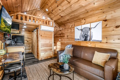 Romantic Tiny House in Sevierville for a Memorable Escape near the Great Smoky Mountains in Tennessee - Sevierville, Tennessee - glamping.directory