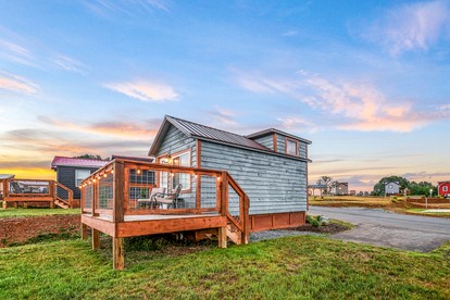 Romantic Tiny House in Sevierville for a Memorable Escape near the Great Smoky Mountains in Tennessee - glamping.directory