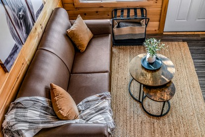 Romantic Tiny House in Sevierville for a Memorable Escape near the Great Smoky Mountains in Tennessee - Sevierville, Tennessee - glamping.directory