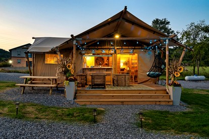 Glorious Tented Cabin with Fire Pit and Gorgeous Sky Views in Sevierville, Tennessee - Sevierville, Tennessee - glamping.directory