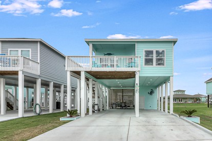 Dolphin Deck OR120 in Rockport, TX - glamping.directory