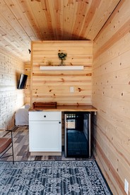 Tiny Luxurious Houseboat Perfect for Couples on Lake Erie, Ohio - Sandusky, Ohio - glamping.directory