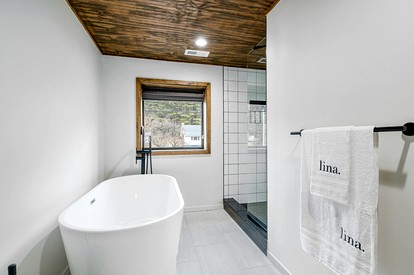 Luminous Cabin with Outdoor Private Deck and BBQ in NY - Shandaken, New York - glamping.directory
