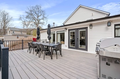 Luminous Cabin with Outdoor Private Deck and BBQ in NY - glamping.directory