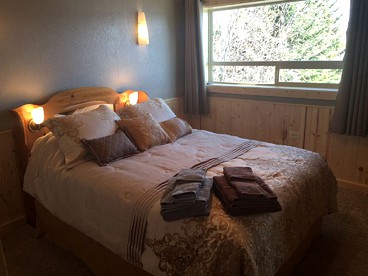 Stunning Lakefront Cabin Rental Just Outside of Yellowstone National Park in Montana - Island Park, Idaho - glamping.directory