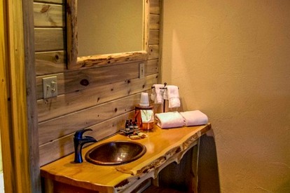 Lovely Suite Rental for Couples near Gunnison National Forest, Colorado - Cimarron, Colorado - glamping.directory