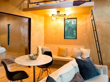Romantic Tree House Rental with Soaking Tub near Austin in Spicewood, Texas - Spicewood, Texas - glamping.directory