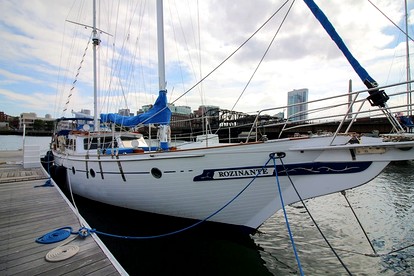 Unique Sailboat Vacation in the Constitution Marina of Boston, Massachusetts - glamping.directory