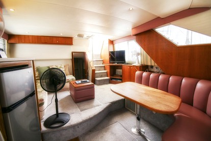 Unique Sailboat Vacation in the Constitution Marina of Boston, Massachusetts - Charlestown, Massachusetts - glamping.directory