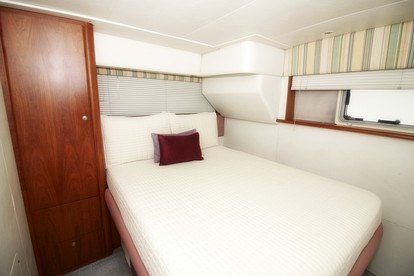 Unique Sailboat Vacation in the Constitution Marina of Boston, Massachusetts - Charlestown, Massachusetts - glamping.directory