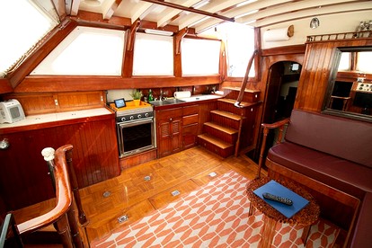 Unique Sailboat Vacation in the Constitution Marina of Boston, Massachusetts - Charlestown, Massachusetts - glamping.directory