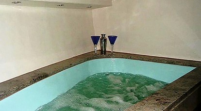 Unique Sailboat Vacation in the Constitution Marina of Boston, Massachusetts - Charlestown, Massachusetts - glamping.directory