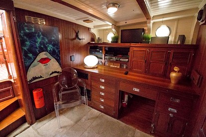 Unique Sailboat Vacation in the Constitution Marina of Boston, Massachusetts - Charlestown, Massachusetts - glamping.directory