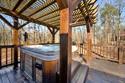 Charming Cabin with Wrap-Around Porch & Hot Tub near Beavers Bend – Hochatown, OK - Broken Bow, Oklahoma - glamping.directory