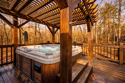 Charming Cabin with Wrap-Around Porch & Hot Tub near Beavers Bend – Hochatown, OK - Broken Bow, Oklahoma - glamping.directory
