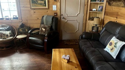 Peaceful Creekside Cabin with Fire Pit & Scenic Deck in Cascade, Idaho - Cascade, Idaho - glamping.directory