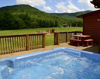 Premium Glamping Rental with Hot Tub and Games Room in Sevierville, Tennessee - Sevierville, Tennessee - glamping.directory