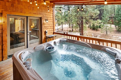 Grand Mountain Cabin Escape near Big Bear Lake and Snow Summit in California - Big Bear, California - glamping.directory