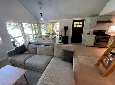 Amazing Cottage with Lake Views and Fireplace in Meredith, New Hampshire - Meredith, New Hampshire - glamping.directory
