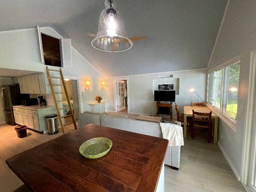Amazing Cottage with Lake Views and Fireplace in Meredith, New Hampshire - Meredith, New Hampshire - glamping.directory