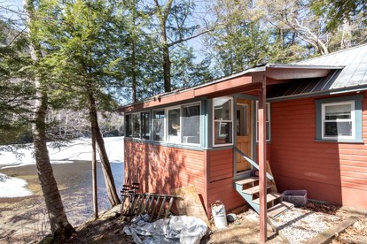 Amazing Cottage with Lake Views and Fireplace in Meredith, New Hampshire - glamping.directory