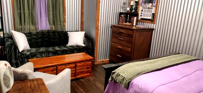 Charming Farmhouse Glamping Cabin in Sparta, Tennessee - Sparta, Tennessee - glamping.directory