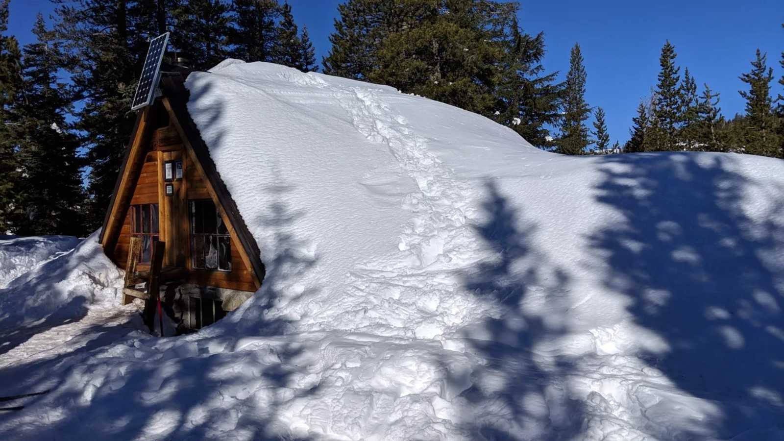 Peter Grubb Hut - Soda Springs, California - glamping.directory