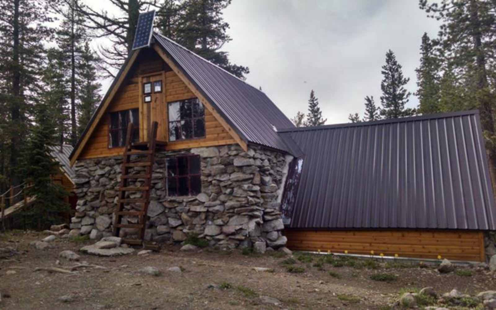 Peter Grubb Hut - Soda Springs, California - glamping.directory