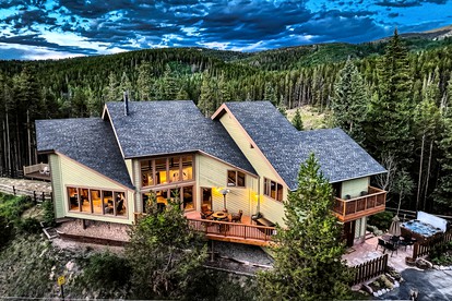 Majestic Mountain Ski Cottage with Panoramic Views of the Breckenridge Ski Area and the Epic Rocky Mountains, Colorado - glamping.directory