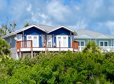 Idyllic Bayfront Cottage with River Views and Private Beach Access in Florida’s Coastal Paradise - Placida, Florida - glamping.directory