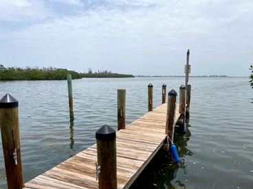 Idyllic Bayfront Cottage with River Views and Private Beach Access in Florida’s Coastal Paradise - Placida, Florida - glamping.directory