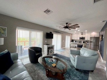 Idyllic Bayfront Cottage with River Views and Private Beach Access in Florida’s Coastal Paradise - Placida, Florida - glamping.directory
