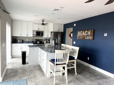 Idyllic Bayfront Cottage with River Views and Private Beach Access in Florida’s Coastal Paradise - Placida, Florida - glamping.directory
