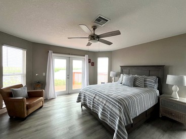 Idyllic Bayfront Cottage with River Views and Private Beach Access in Florida’s Coastal Paradise - Placida, Florida - glamping.directory